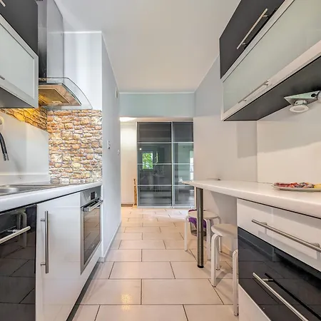 Pochyla Haven By Bookinghost